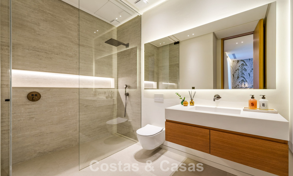 Avant-garde designervilla te koop met talrijke luxevoorzieningen in Nueva Andalucia, Marbella 786114
