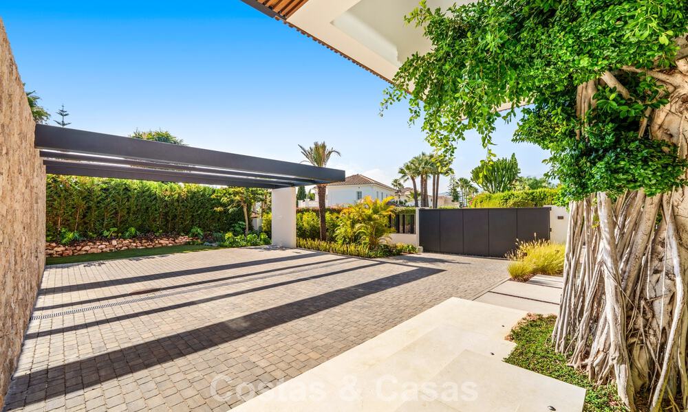 Avant-garde designervilla te koop met talrijke luxevoorzieningen in Nueva Andalucia, Marbella 786115