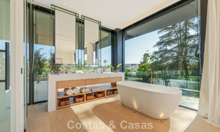 Avant-garde designervilla te koop met talrijke luxevoorzieningen in Nueva Andalucia, Marbella 786122 