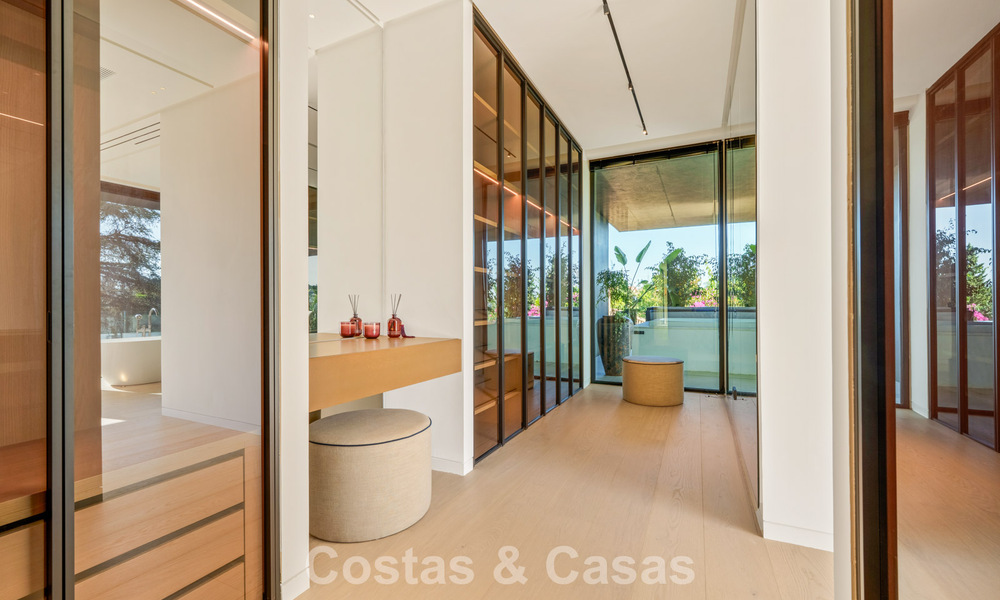 Avant-garde designervilla te koop met talrijke luxevoorzieningen in Nueva Andalucia, Marbella 786126