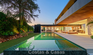 Avant-garde designervilla te koop met talrijke luxevoorzieningen in Nueva Andalucia, Marbella 786131 