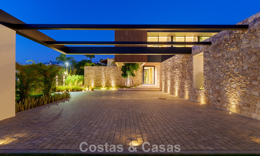 Avant-garde designervilla te koop met talrijke luxevoorzieningen in Nueva Andalucia, Marbella 786132