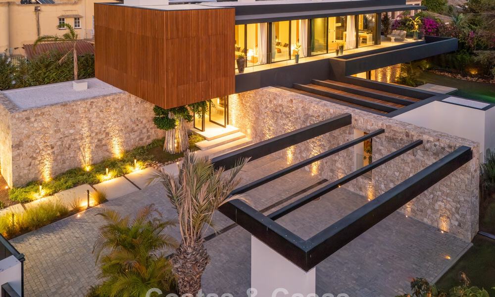 Avant-garde designervilla te koop met talrijke luxevoorzieningen in Nueva Andalucia, Marbella 786136