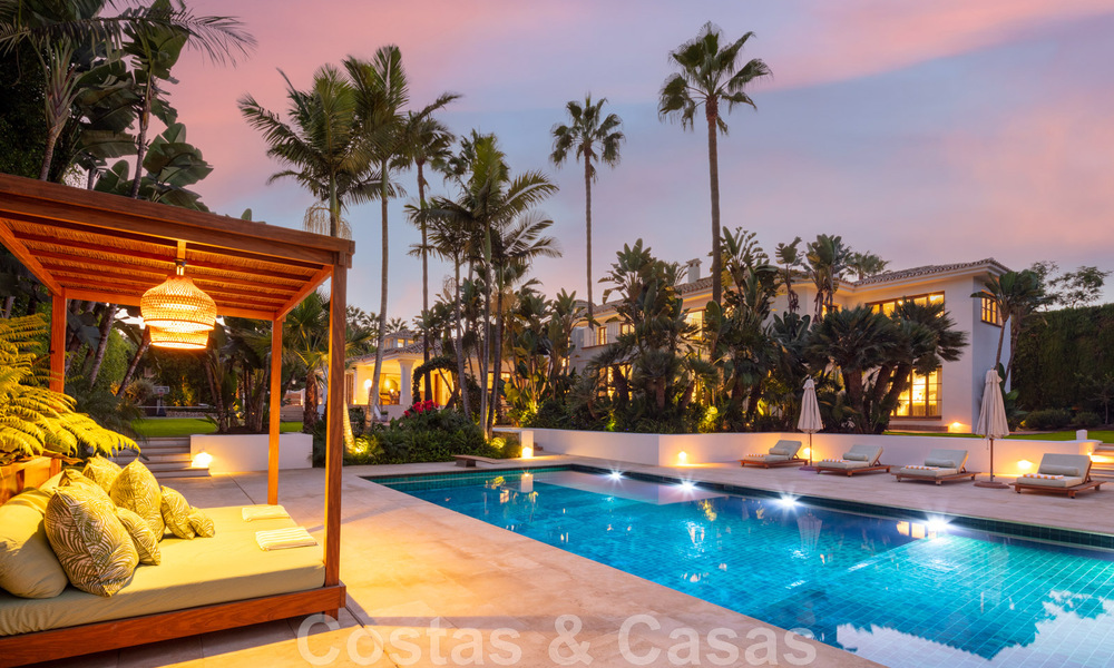 Boutique stijl villa te koop, op een steenworp afstand van het strand op Marbella’s begeerde Golden Mile 45708