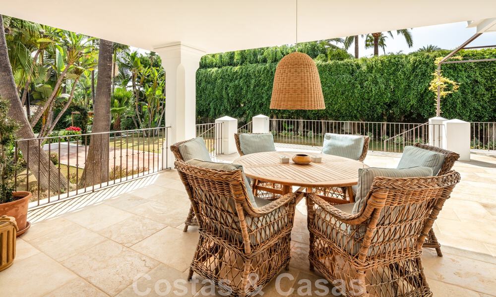 Boutique stijl villa te koop, op een steenworp afstand van het strand op Marbella’s begeerde Golden Mile 45721
