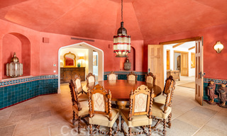 Boutique stijl villa te koop, op een steenworp afstand van het strand op Marbella’s begeerde Golden Mile 45726 