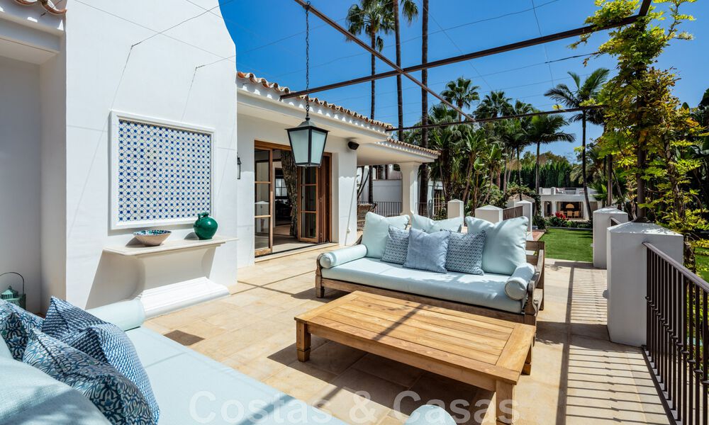 Boutique stijl villa te koop, op een steenworp afstand van het strand op Marbella’s begeerde Golden Mile 45727