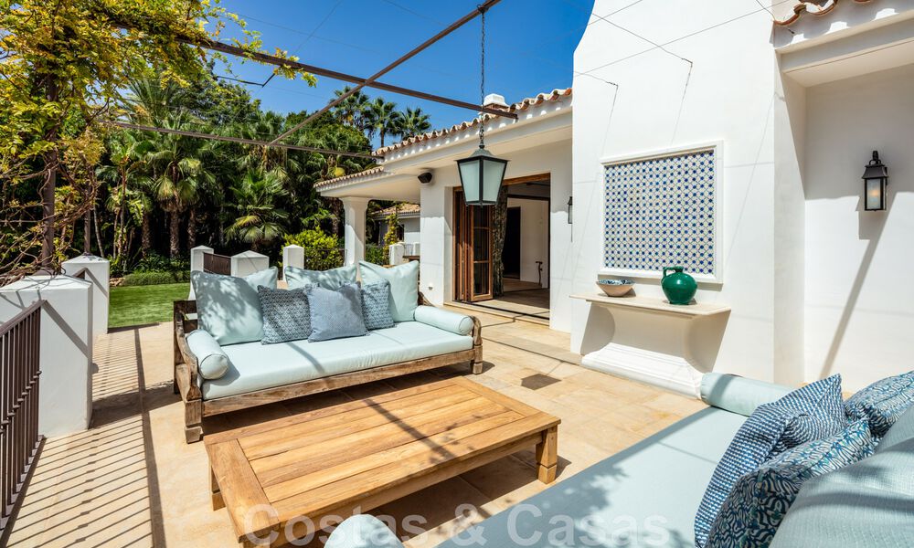 Boutique stijl villa te koop, op een steenworp afstand van het strand op Marbella’s begeerde Golden Mile 45728