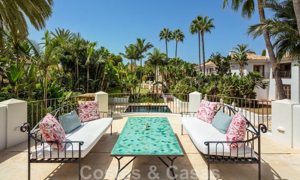 Boutique stijl villa te koop, op een steenworp afstand van het strand op Marbella’s begeerde Golden Mile 45733