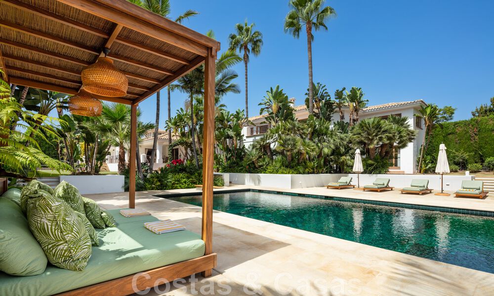 Boutique stijl villa te koop, op een steenworp afstand van het strand op Marbella’s begeerde Golden Mile 45735