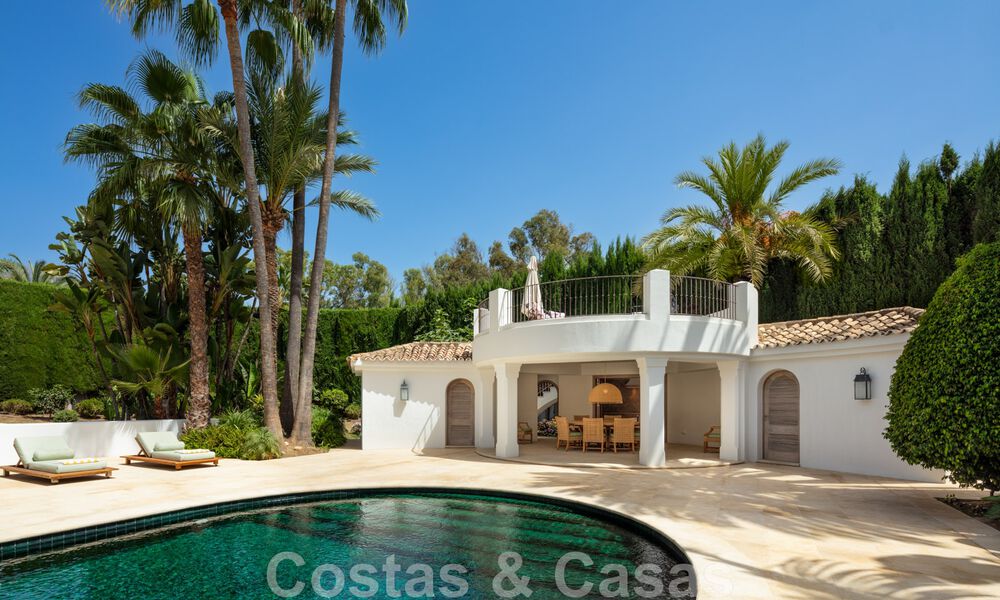 Boutique stijl villa te koop, op een steenworp afstand van het strand op Marbella’s begeerde Golden Mile 45738