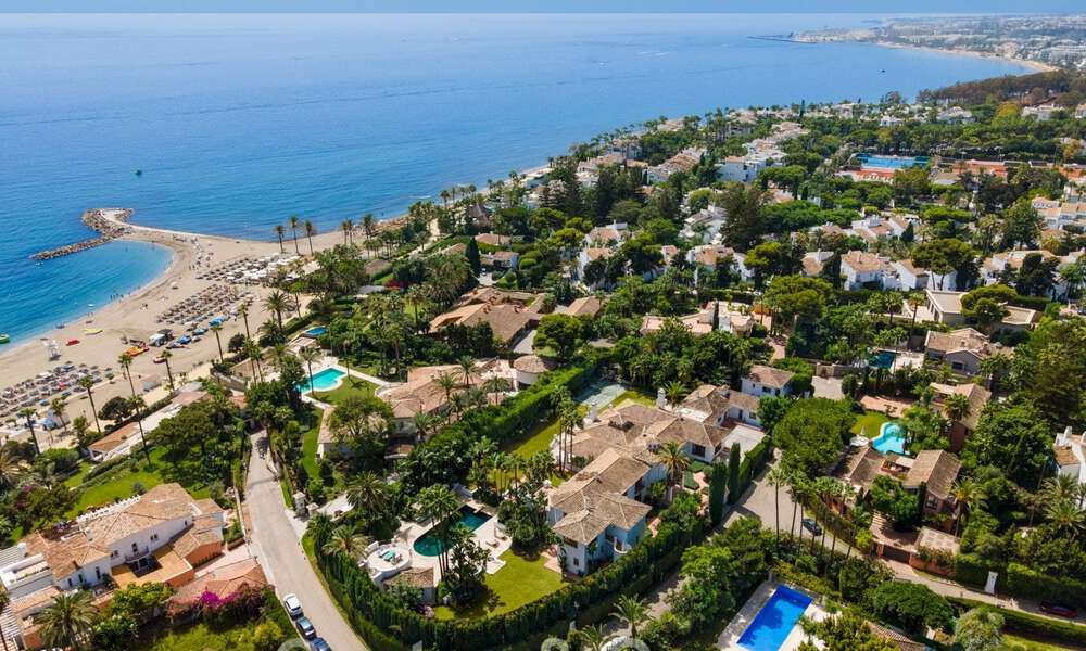 Boutique stijl villa te koop, op een steenworp afstand van het strand op Marbella’s begeerde Golden Mile 45741
