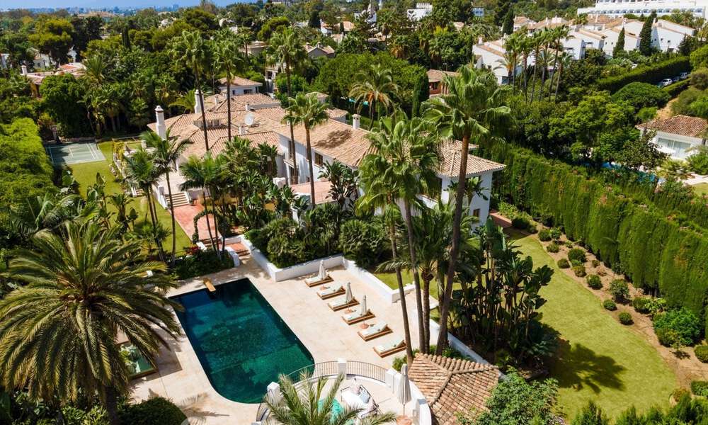 Boutique stijl villa te koop, op een steenworp afstand van het strand op Marbella’s begeerde Golden Mile 45742