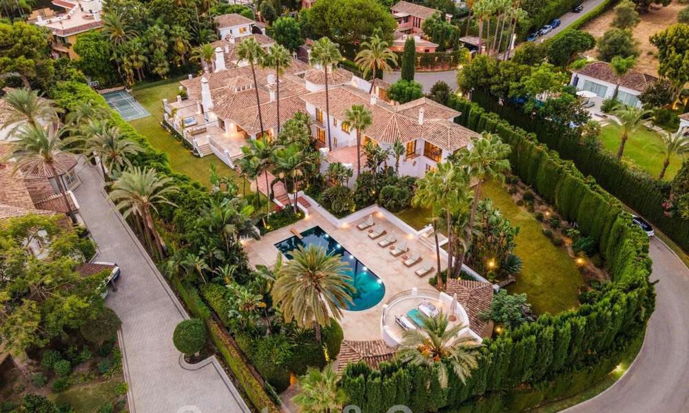 Boutique stijl villa te koop, op een steenworp afstand van het strand op Marbella’s begeerde Golden Mile 45743