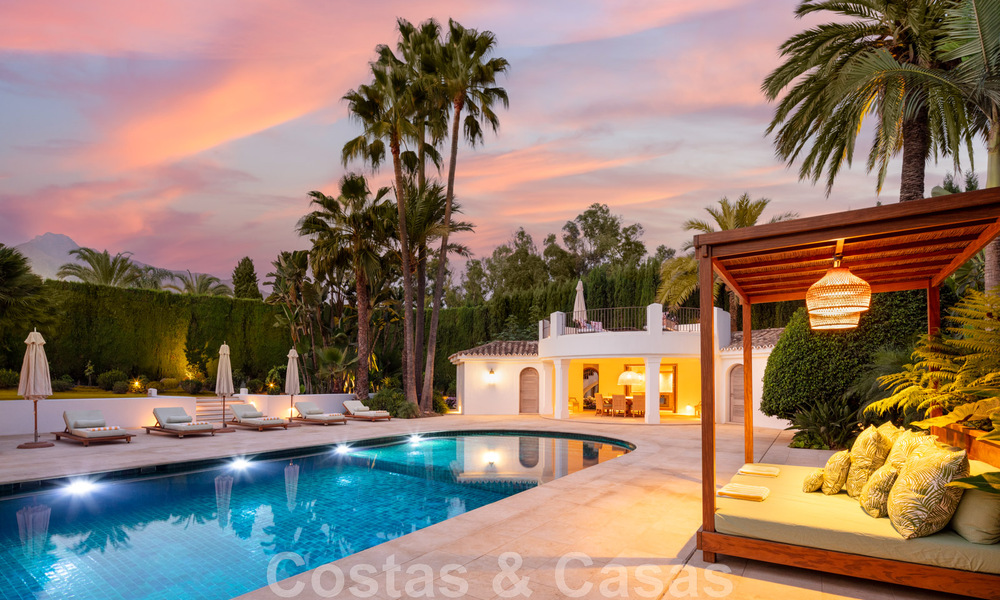 Boutique stijl villa te koop, op een steenworp afstand van het strand op Marbella’s begeerde Golden Mile 45750