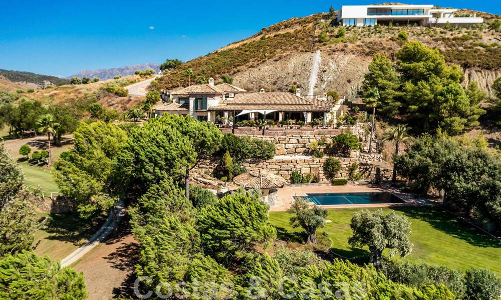 Formidabele, Mediterrane familievilla te koop met panoramisch uitzicht in een hoogstaand golfresort in Benahavis - Marbella 45800