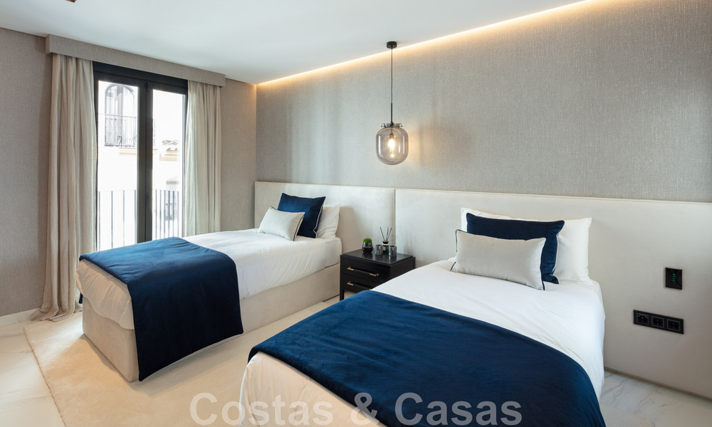 Modern gerenoveerd luxe appartement te koop, eerstelijns in de jachthaven van Puerto Banus, Marbella 46273