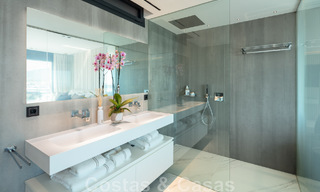 Modern gerenoveerd luxe appartement te koop, eerstelijns in de jachthaven van Puerto Banus, Marbella 46276 