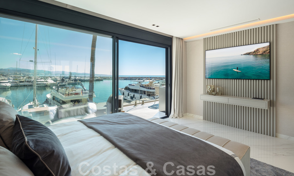 Modern gerenoveerd luxe appartement te koop, eerstelijns in de jachthaven van Puerto Banus, Marbella 46278