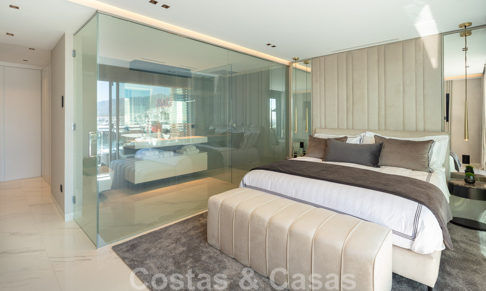 Modern gerenoveerd luxe appartement te koop, eerstelijns in de jachthaven van Puerto Banus, Marbella 46285