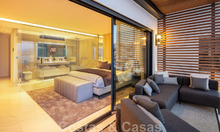Modern gerenoveerd luxe appartement te koop, eerstelijns in de jachthaven van Puerto Banus, Marbella 46288 