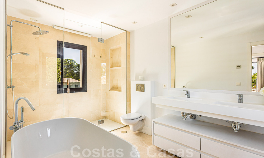 Instapklare eigentijdse luxevilla te koop, op loopafstand van Puerto Banus en het strand van San Pedro, Marbella 46204