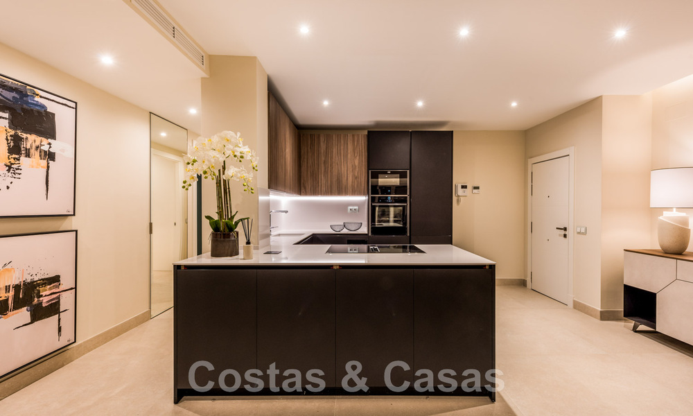 Instapklaar, recent gerenoveerd appartement te koop, in een strandcomplex, met zeezicht op de New Golden Mile, Estepona 46720