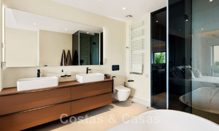 Instapklaar, recent gerenoveerd appartement te koop, in een strandcomplex, met zeezicht op de New Golden Mile, Estepona 46750 
