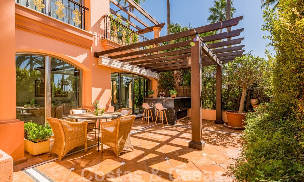 Ruim duplex, dubbel appartement in een eerstelijnsstrandcomplex op loopafstand van Puerto Banus, Marbella 46757