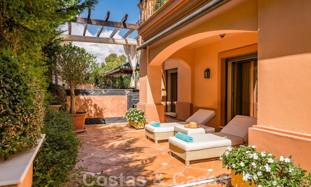 Ruim duplex, dubbel appartement in een eerstelijnsstrandcomplex op loopafstand van Puerto Banus, Marbella 46758