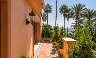 Ruim duplex, dubbel appartement in een eerstelijnsstrandcomplex op loopafstand van Puerto Banus, Marbella 46761 