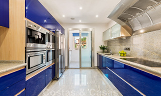 Ruim duplex, dubbel appartement in een eerstelijnsstrandcomplex op loopafstand van Puerto Banus, Marbella 46765 