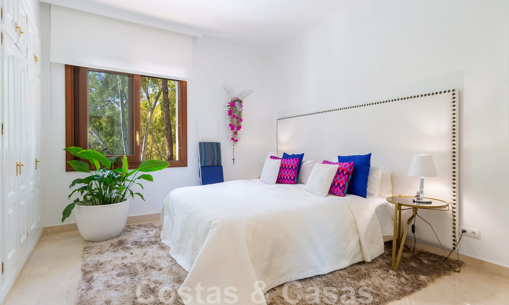Unieke, mediterrane luxevilla te koop met rustgevend uitzicht op de golfbanen in een begeerde woonwijk in La Quinta, Benahavis - Marbella 48457