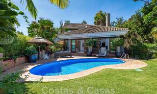Unieke, mediterrane luxevilla te koop met rustgevend uitzicht op de golfbanen in een begeerde woonwijk in La Quinta, Benahavis - Marbella 48463 