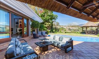 Unieke, mediterrane luxevilla te koop met rustgevend uitzicht op de golfbanen in een begeerde woonwijk in La Quinta, Benahavis - Marbella 48465 