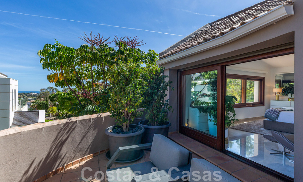Unieke, mediterrane luxevilla te koop met rustgevend uitzicht op de golfbanen in een begeerde woonwijk in La Quinta, Benahavis - Marbella 48473