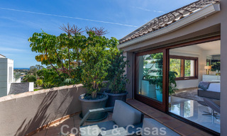 Unieke, mediterrane luxevilla te koop met rustgevend uitzicht op de golfbanen in een begeerde woonwijk in La Quinta, Benahavis - Marbella 48473 