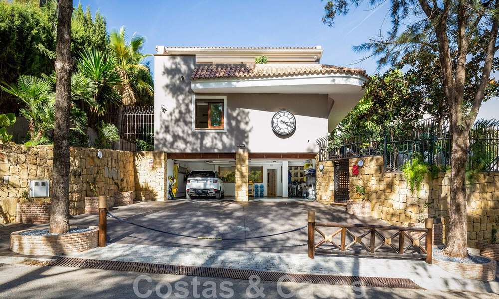 Unieke, mediterrane luxevilla te koop met rustgevend uitzicht op de golfbanen in een begeerde woonwijk in La Quinta, Benahavis - Marbella 48486