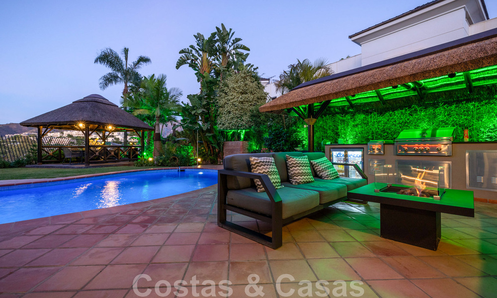 Unieke, mediterrane luxevilla te koop met rustgevend uitzicht op de golfbanen in een begeerde woonwijk in La Quinta, Benahavis - Marbella 48499