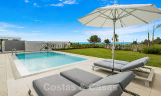 Instapklare, moderne villa te koop met zeezicht, in een omheinde villawijk op de grens van Mijas en Marbella 46119 