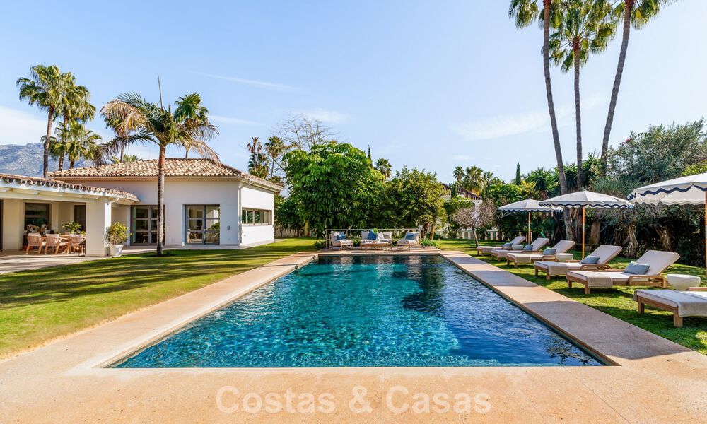 Traditionele, Spaanse luxevilla te koop, op tweede lijn golf in een prestigieuze woonwijk in Nueva Andalucia, Marbella 775934