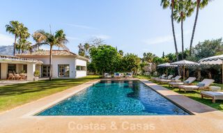 Traditionele, Spaanse luxevilla te koop, op tweede lijn golf in een prestigieuze woonwijk in Nueva Andalucia, Marbella 775934 