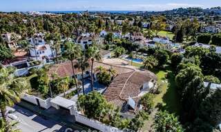 Traditionele, Spaanse luxevilla te koop, op tweede lijn golf in een prestigieuze woonwijk in Nueva Andalucia, Marbella 775954 