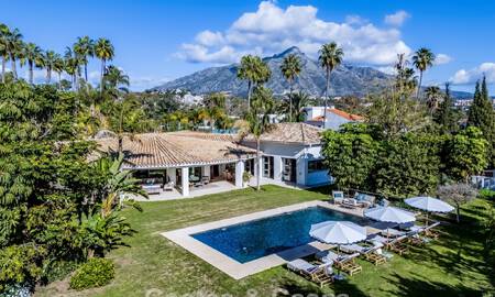 Traditionele, Spaanse luxevilla te koop, op tweede lijn golf in een prestigieuze woonwijk in Nueva Andalucia, Marbella 775955