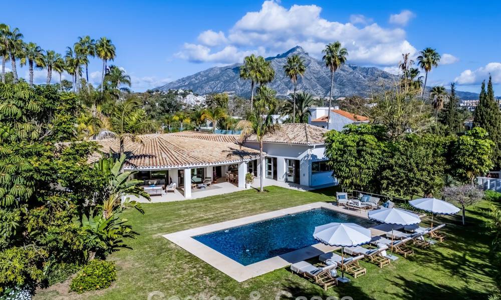 Traditionele, Spaanse luxevilla te koop, op tweede lijn golf in een prestigieuze woonwijk in Nueva Andalucia, Marbella 775955