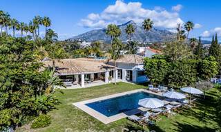 Traditionele, Spaanse luxevilla te koop, op tweede lijn golf in een prestigieuze woonwijk in Nueva Andalucia, Marbella 775955 