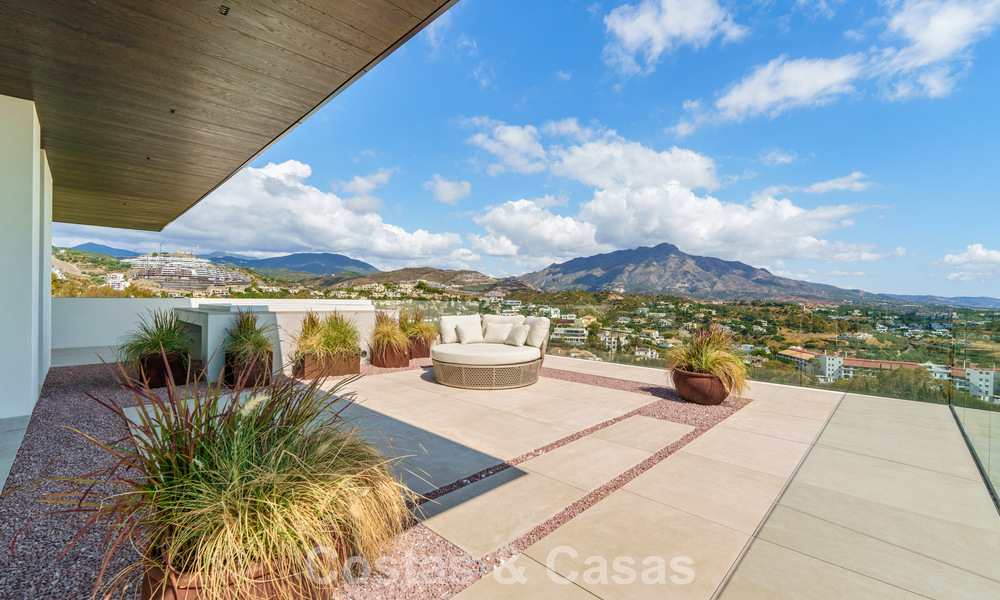 Majestueuze, eigentijdse nieuwbouwvilla te koop met subliem zeezicht in de heuvels van La Quinta te Benahavis - Marbella 786691