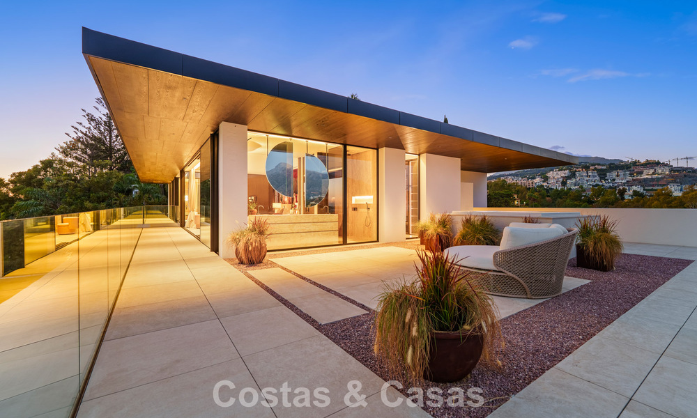 Majestueuze, eigentijdse nieuwbouwvilla te koop met subliem zeezicht in de heuvels van La Quinta te Benahavis - Marbella 786715