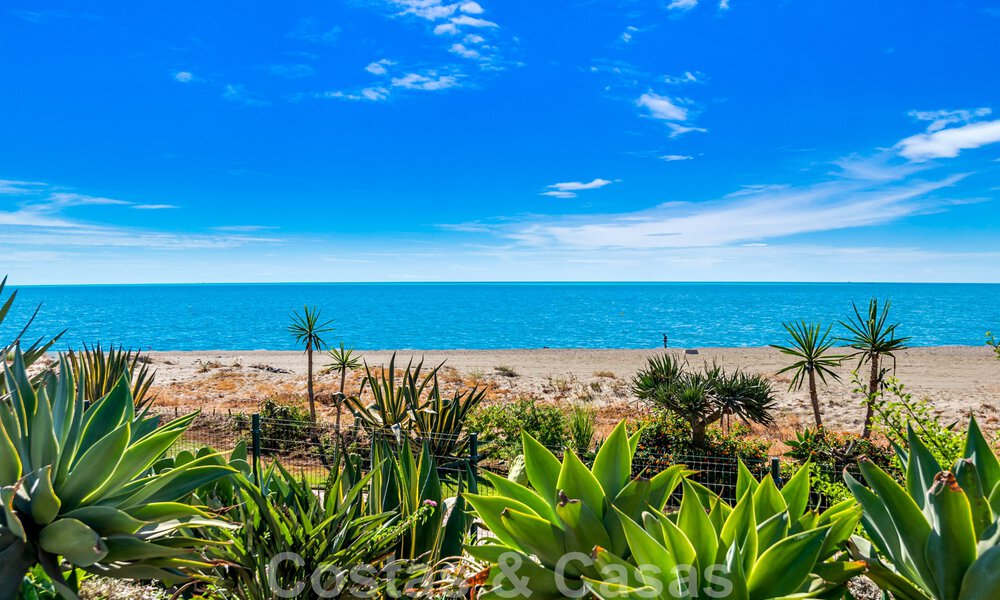 Ruim, gerenoveerd appartement te koop in een strandcomplex met panoramisch zeezicht, op de New Golden Mile tussen Marbella en Estepona 46532