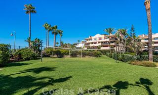 Ruim, gerenoveerd appartement te koop in een strandcomplex met panoramisch zeezicht, op de New Golden Mile tussen Marbella en Estepona 46536 